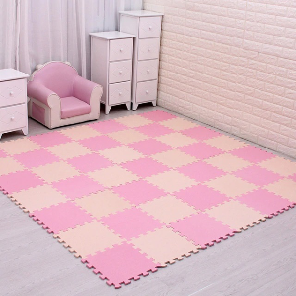 Play mat in pink and beige design