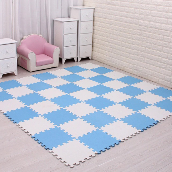 Play mat in white and blue design